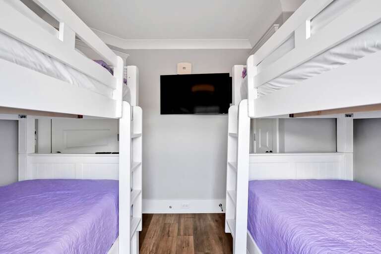 Bunk Bed twin/twin
CG 4.12.25
