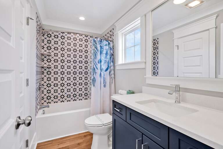 Full bathroom with shower/tub
CG 4.12.25