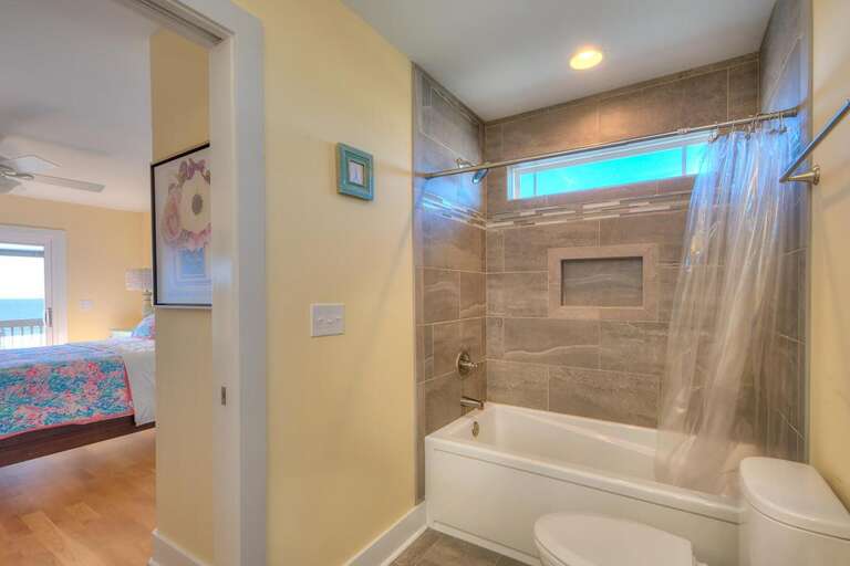 Full bathroom with shower/tub
GW 2.6.24