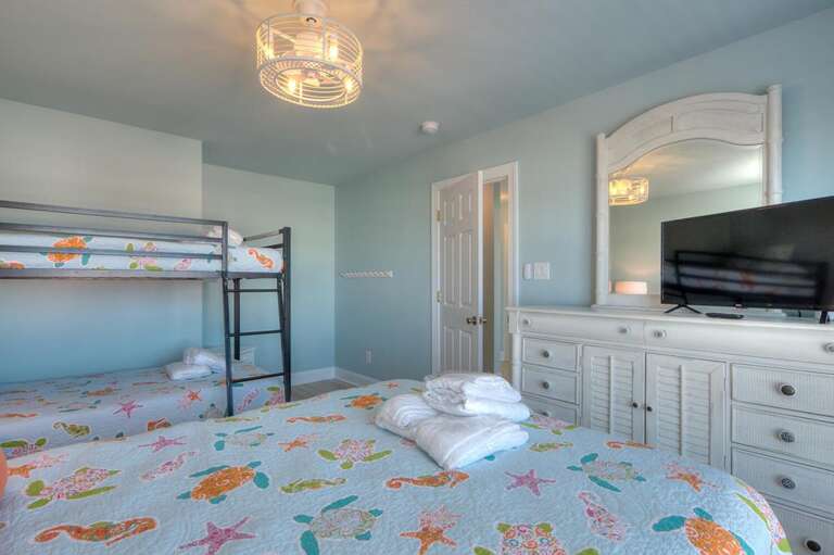 Queen with Twin Bunk bed
GW 12.7.24
