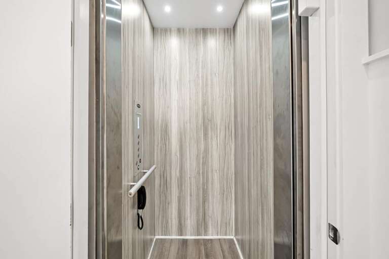 Suite Caroline 80 CG 11.5.24