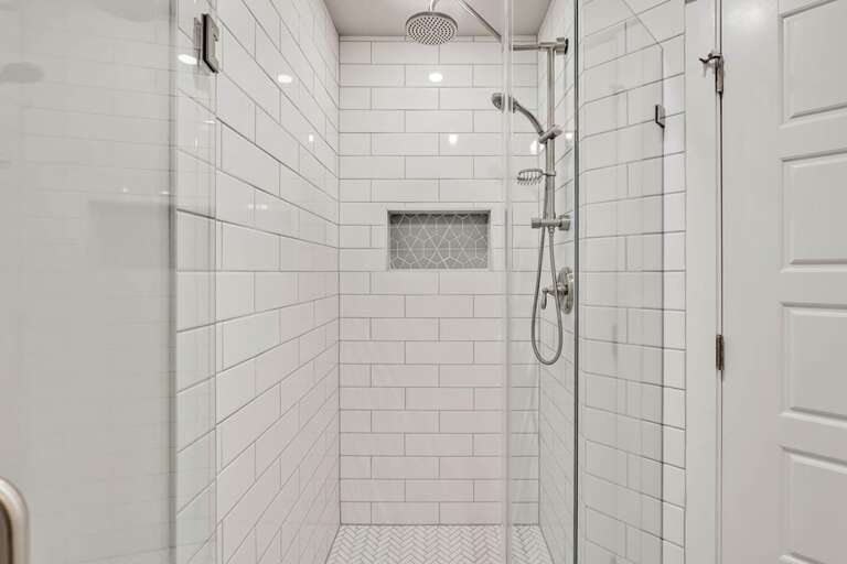 Suite Emotion 18 CG 10.4.24