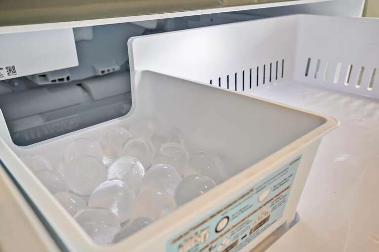 Suite Emotion 39 Bourbon Ball Ice Maker CG 10.4.24