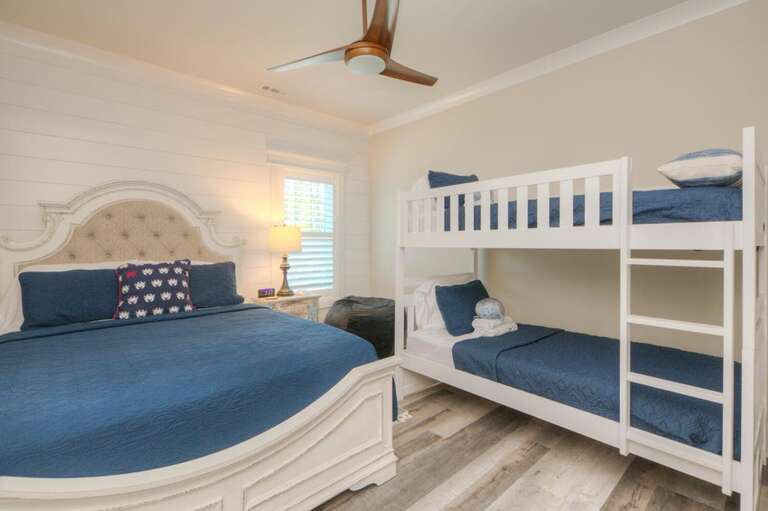 Queen with Twin Bunk Bed
GW.5-5-25