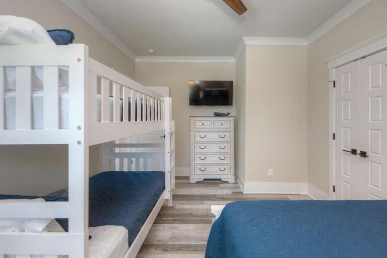 Queen with Twin Bunk Bed
GW.5-5-25