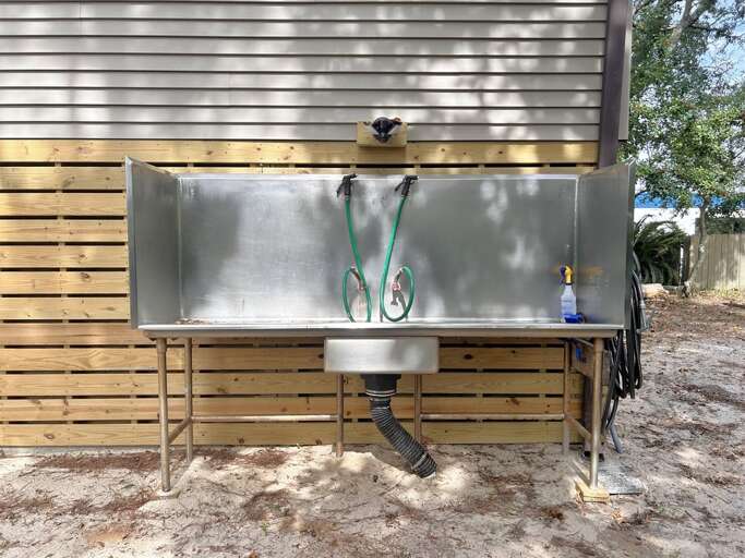 Fish cleaning station