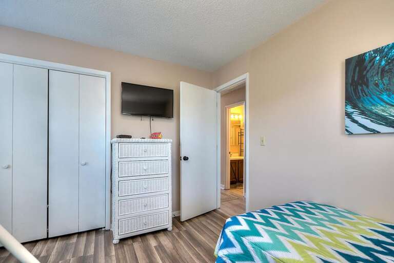 A Blue Dolphin 8601 E Oak-large-024-006-DSC 9978 79 80 Enhancer-1500x1000-72dpi