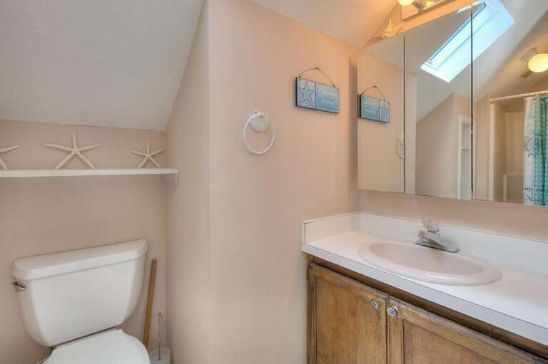 Full bathroom with shower/tub