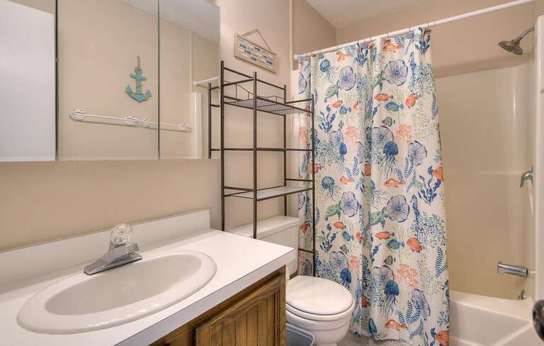 Full bathroom with shower/tub