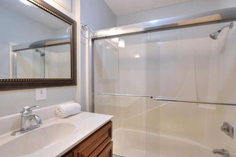 Full bathroom with shower/tub
GW 3.18.25