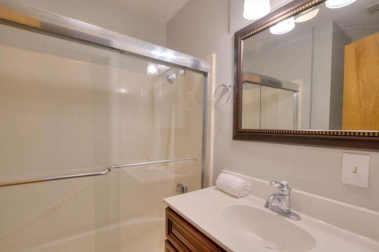 Full bathroom with shower/tub
GW 3.18.25