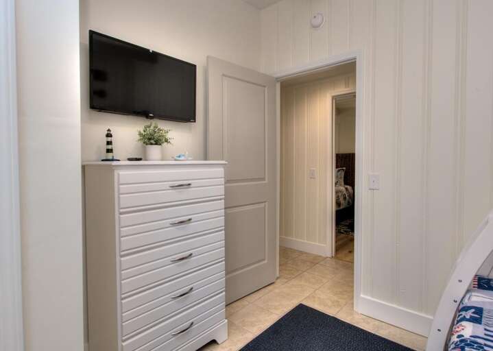 Bedroom 
GW.4-25-25