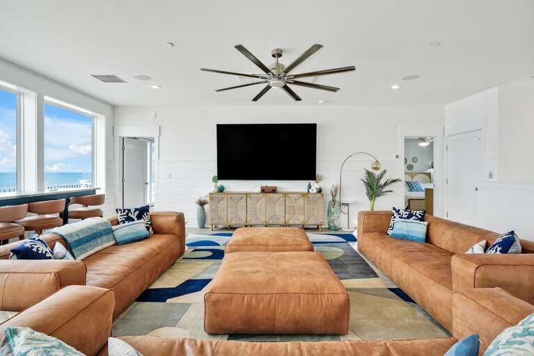 Living Room 
CG.6-6-25