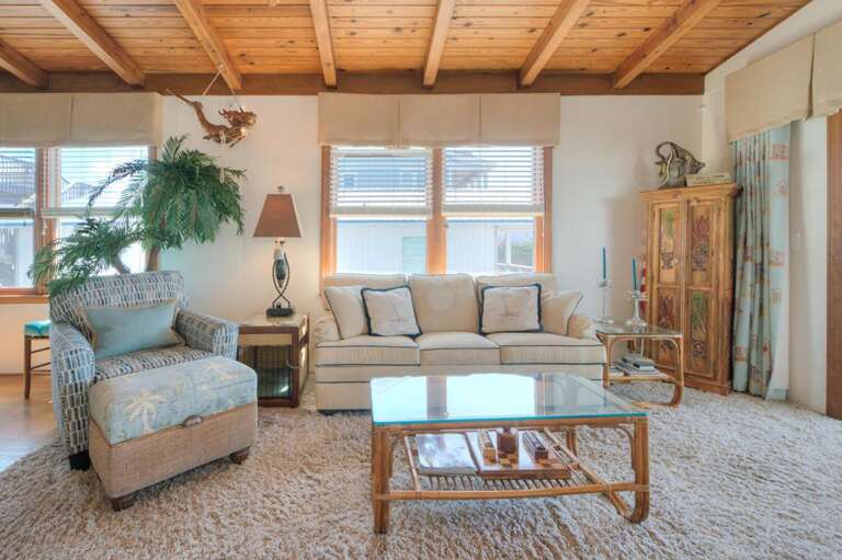 Living Room 
.GW.5-1-25