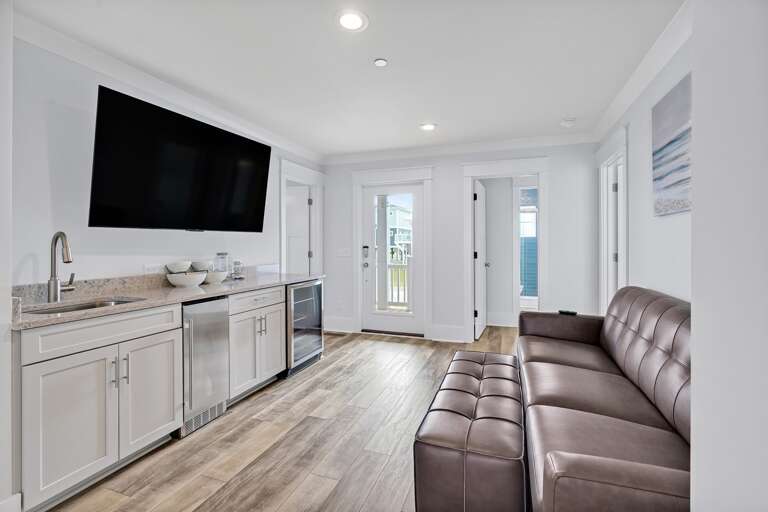 2nd Living Area
CG.5-6-25