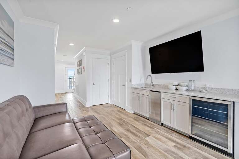 2nd Living Area
CG.5-6-25