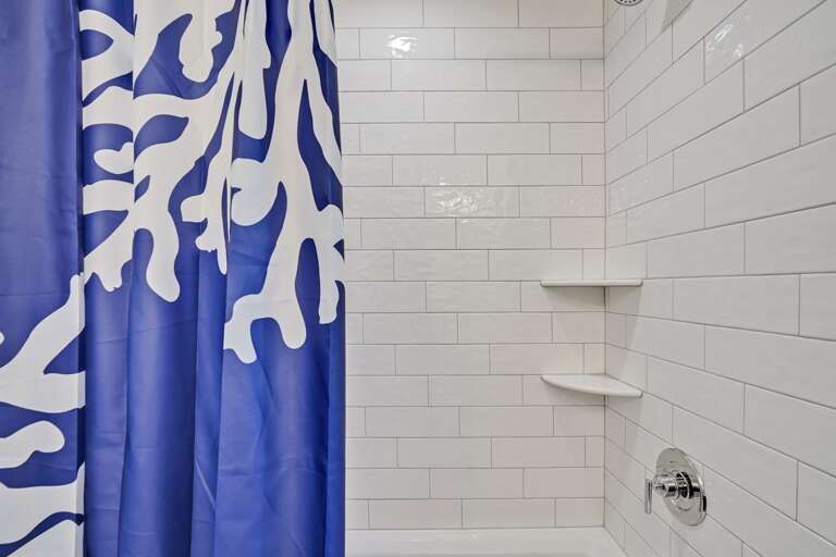 Full bathroom with shower/tub
CG.5-6-25