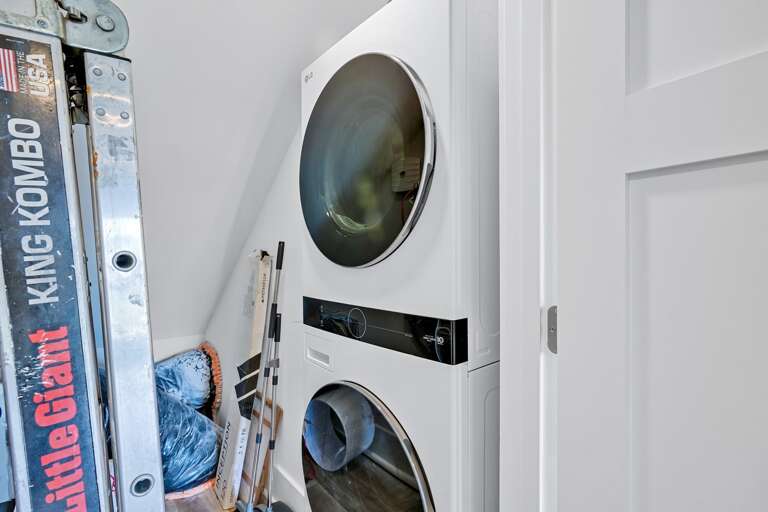Full size washer/dryer
CG.5-6-25