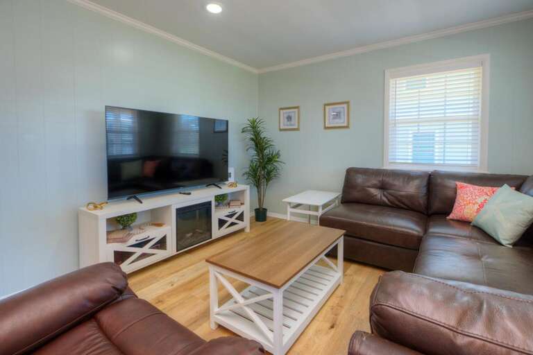 Living Room TV and Coffee Table
GW 5-20-25