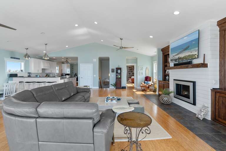 Living Room 
CS 6-13-25