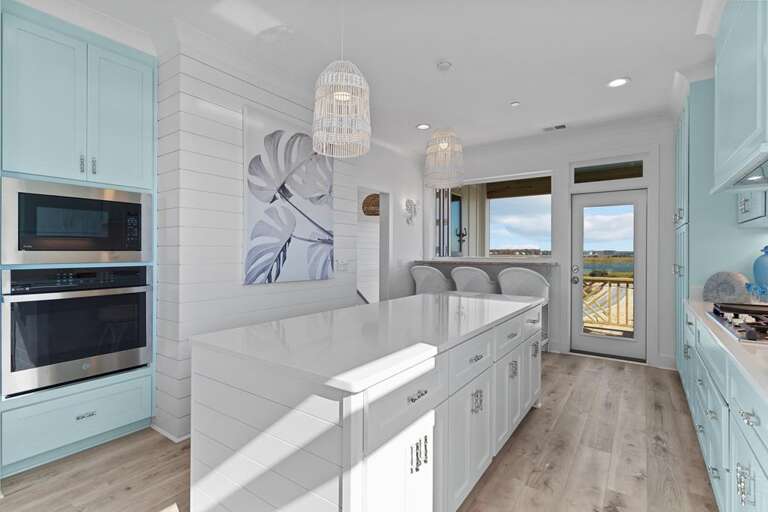 Kitchen With Eat-In Bar