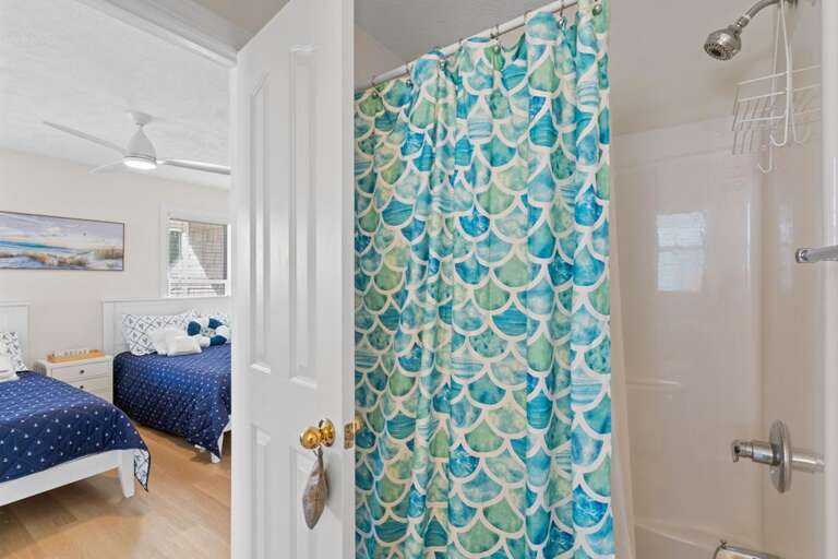 Livin Easy 32 CAM 10-10-25