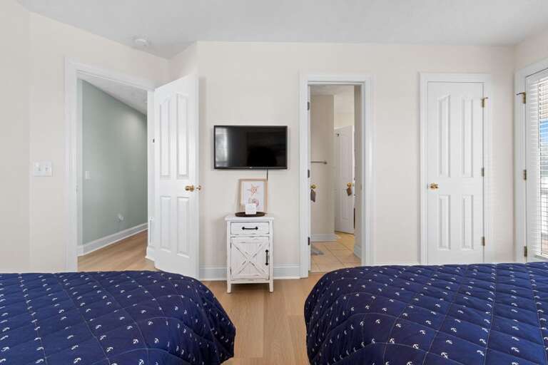 Livin Easy 34 CAM 10-10-25