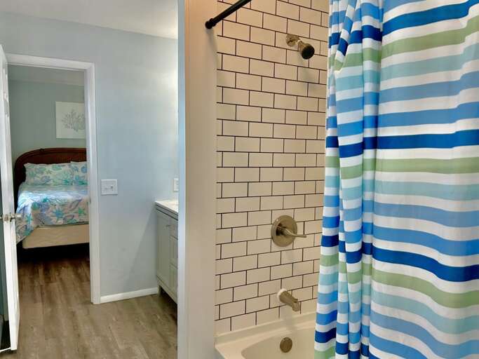 Full bathroom with shower/tub
9/18/25 - JR