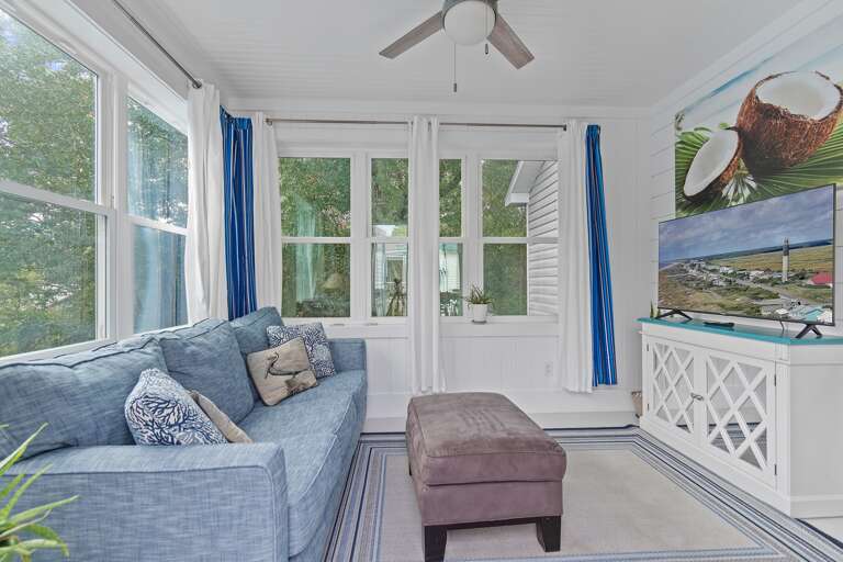 Sitting area
CS 10-31-25