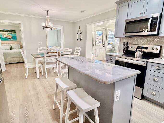 The Lazy Sea Pony 2/10 JR