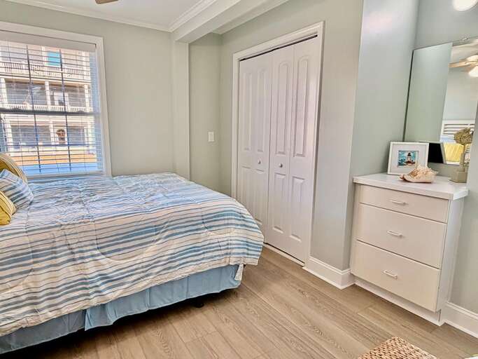 The Lazy Sea Pony 2/10 JR