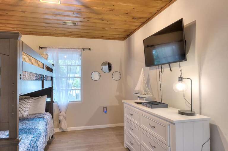 Bunk Beds double/double
GW 10.6.23