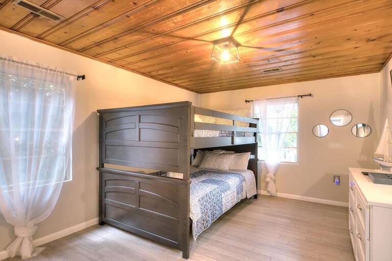 Bunk Beds double/double
GW 10.6.23