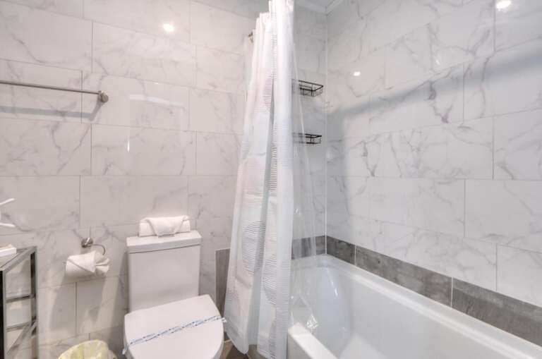 Full bathroom with shower/tub
GW 10.6.23