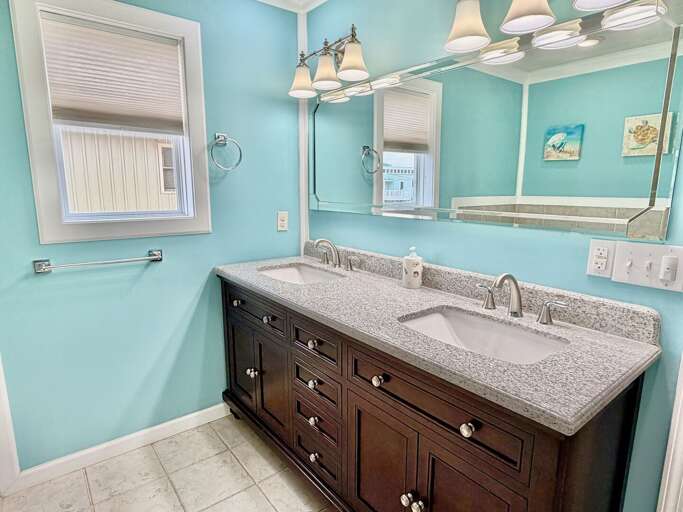 Queen bathroom
5.1.26 - JR