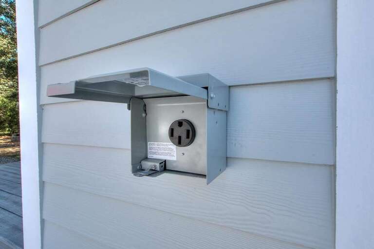 Outdoor Plug
GW 10.23.24