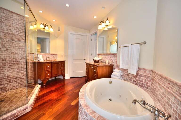 126 SE 49th Street Eden Cove-large-012-012-Master Bath-1500x993-72dpi