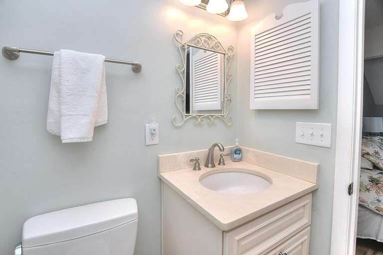 Bathroom 
GW 9.2022