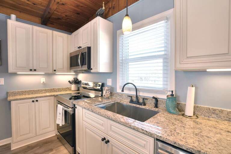 Kitchen Microwave and sink
GW 3.30.24