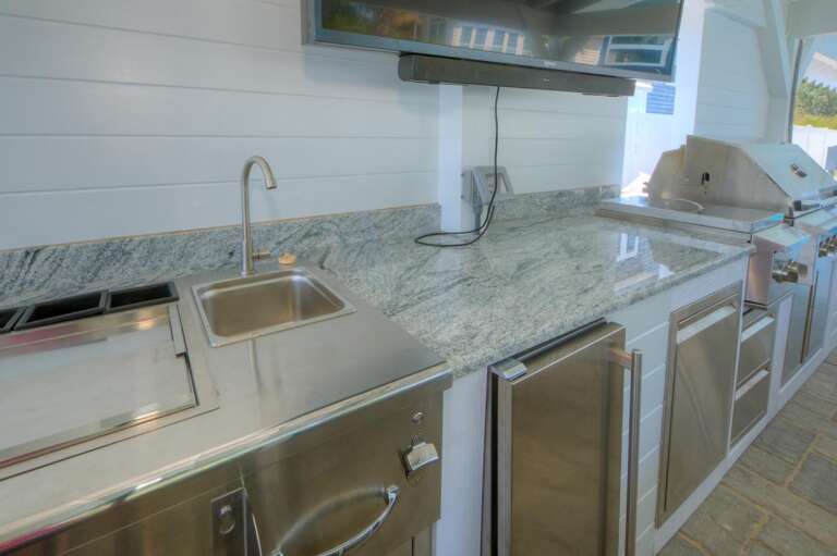 Outdoor Kitchen