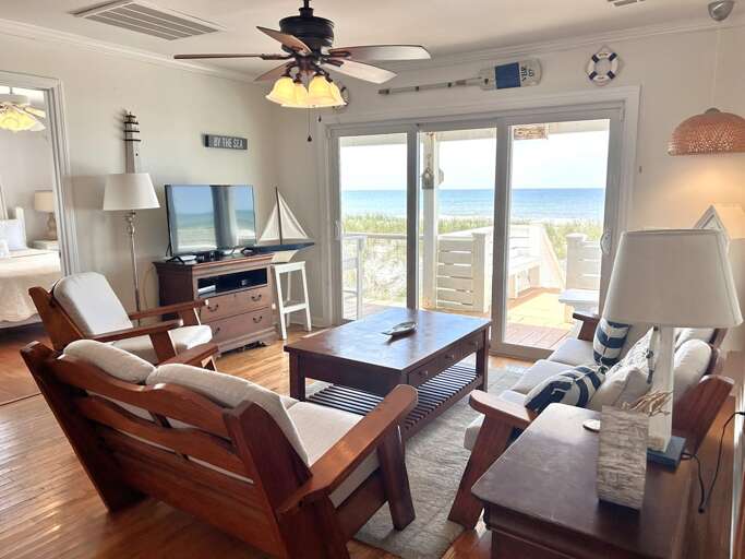 Comfortable LR with Beautiful Ocean View