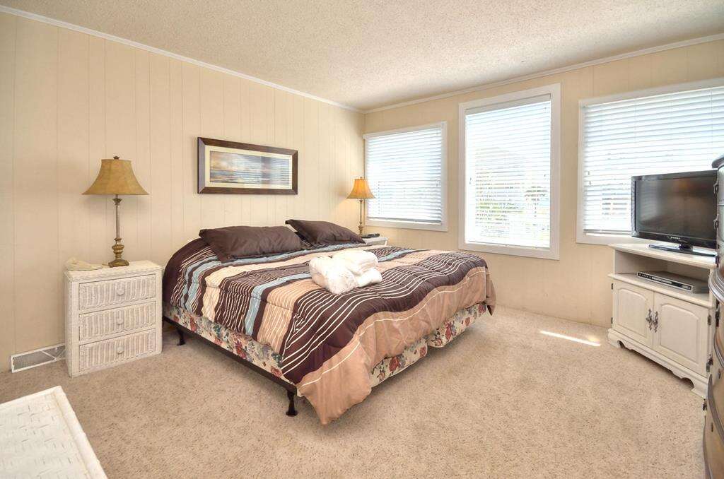 Big Blue House for 10 in Oak Island, NC Pet Friendly Rental