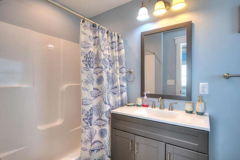 Full bathroom with shower/tub
 GW 3.2023