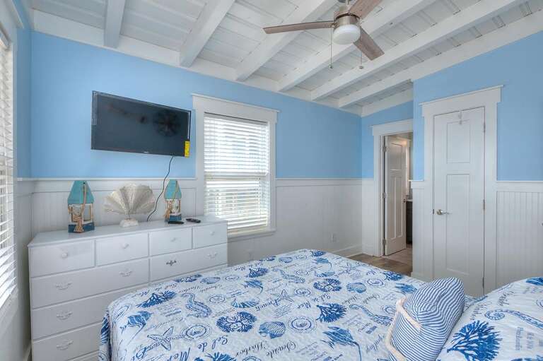 Queen Bedroom
GW 3.2023