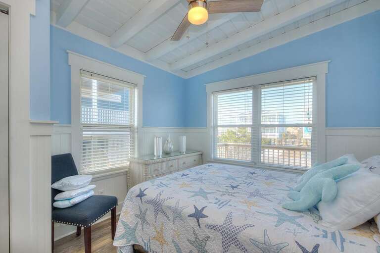 Queen Bedroom
GW 3.2023
