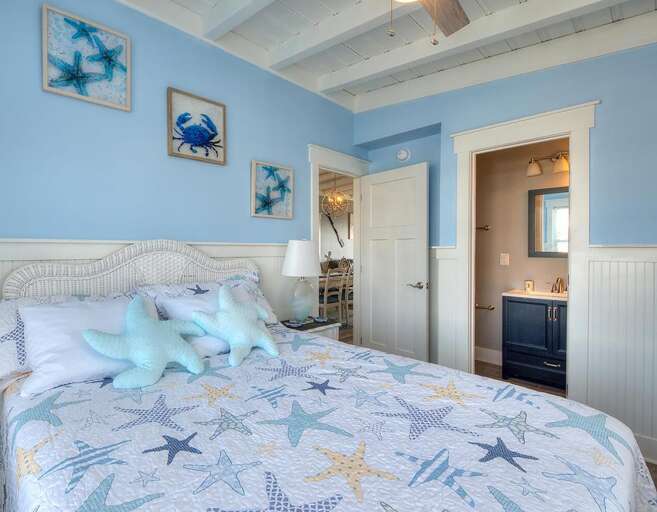 Queen Bedroom
GW 3.2023