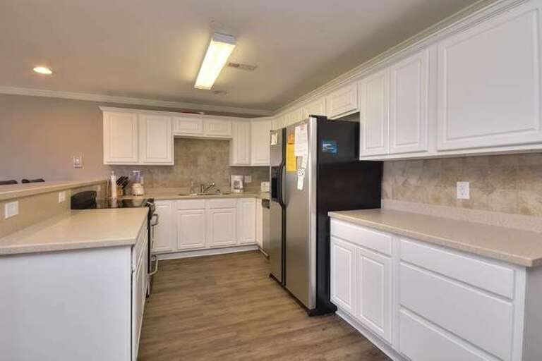 Ocean Walk 2204 105 SE 58th St-small-010-26-Kitchen-666x444-72dpi