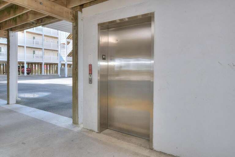 OW 3101 33 Elevator in Building