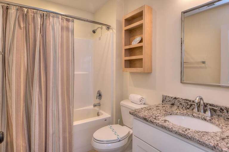 Full bathroom with shower/tub
GW 2.2023