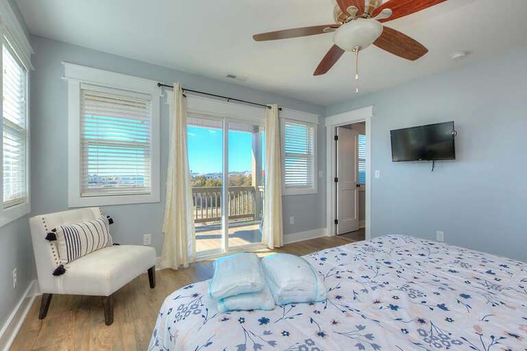King Bedroom
GW 2.2023